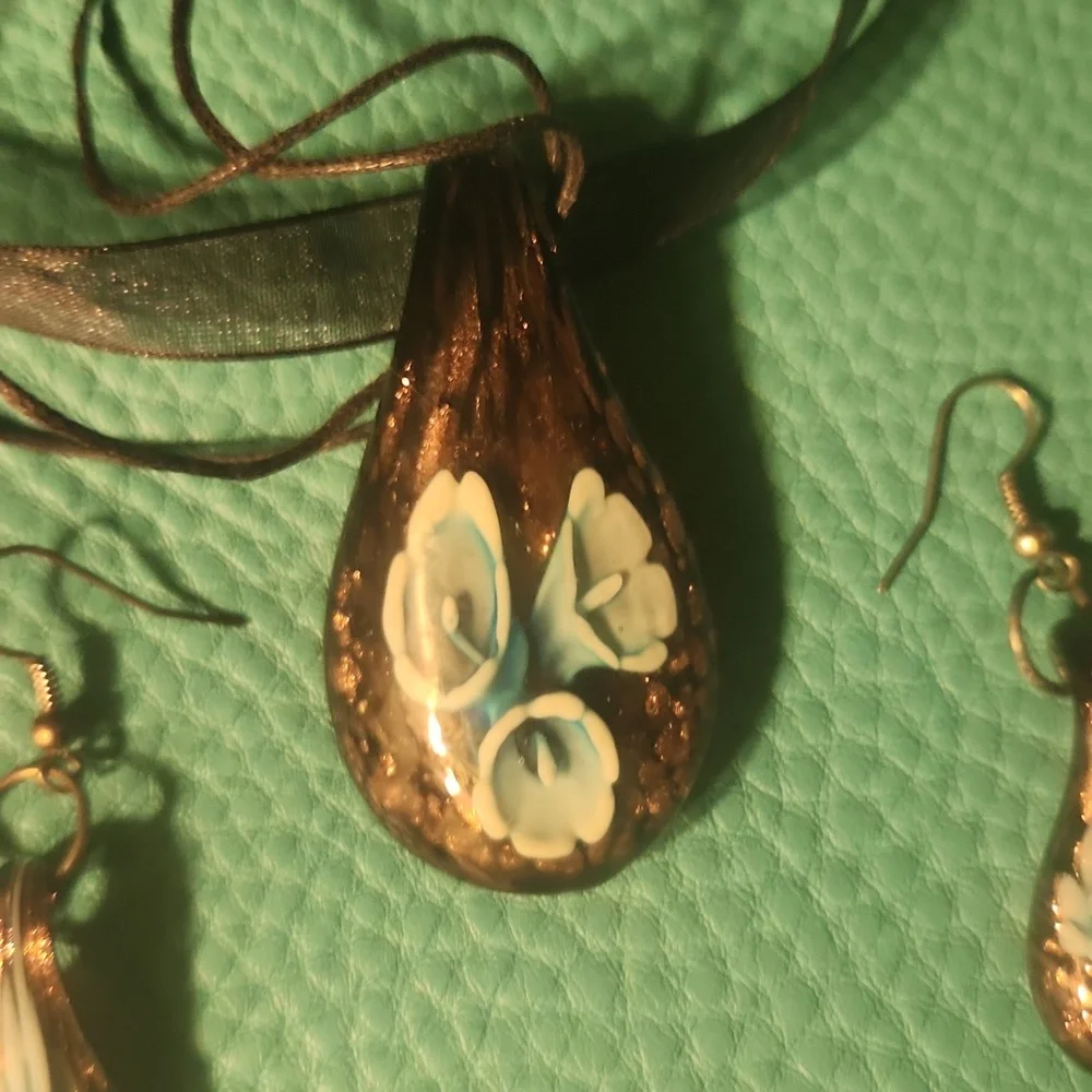 Jewelry - Picture 3 of 3